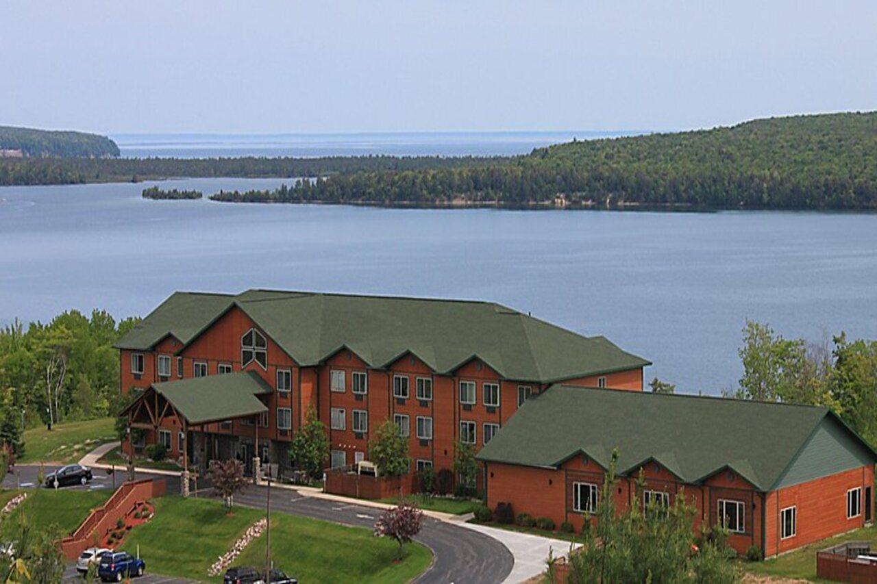Holiday Inn Express Munising-Lakeview, An Ihg Hotel Экстерьер фото