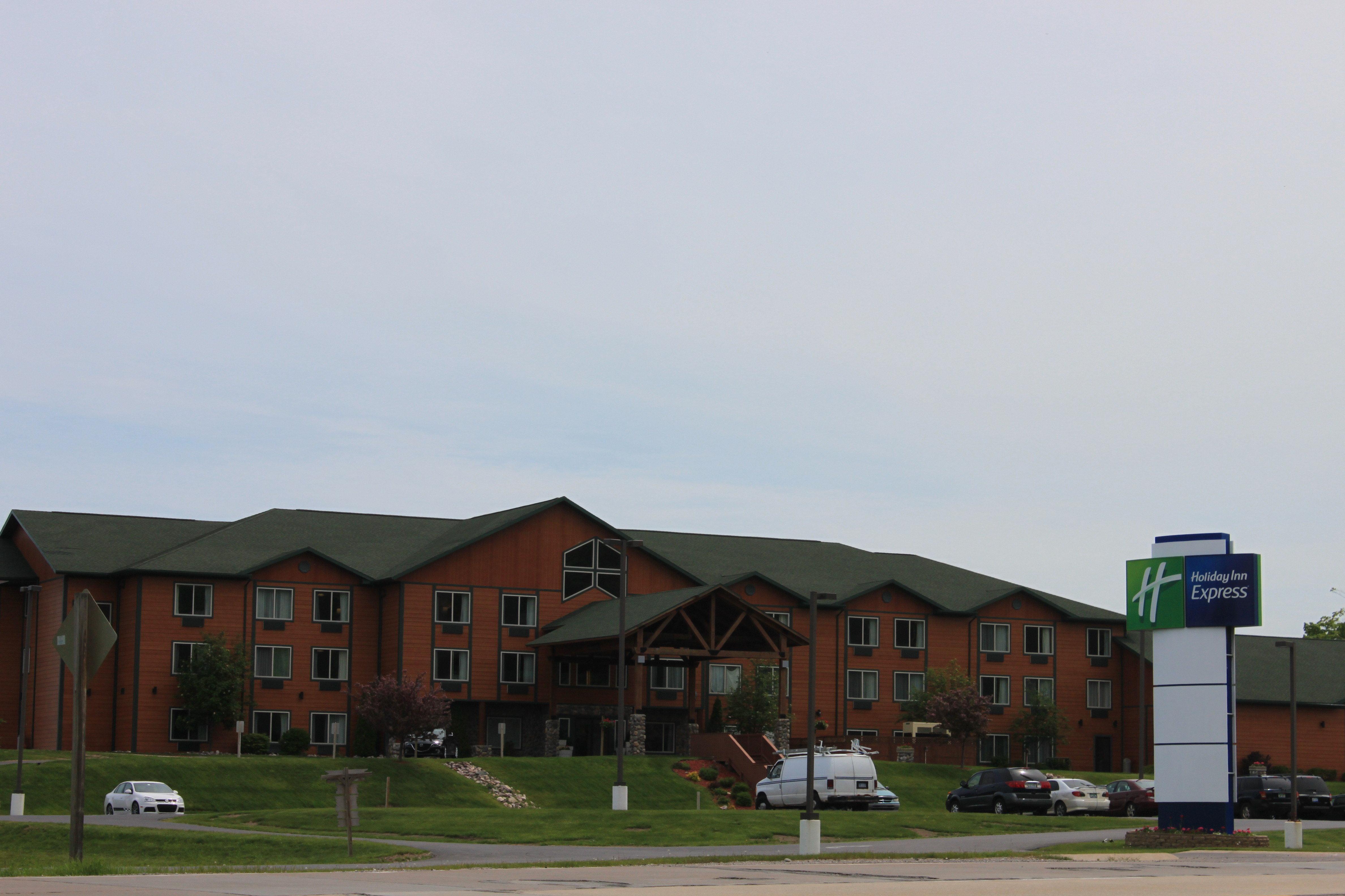 Holiday Inn Express Munising-Lakeview, An Ihg Hotel Экстерьер фото