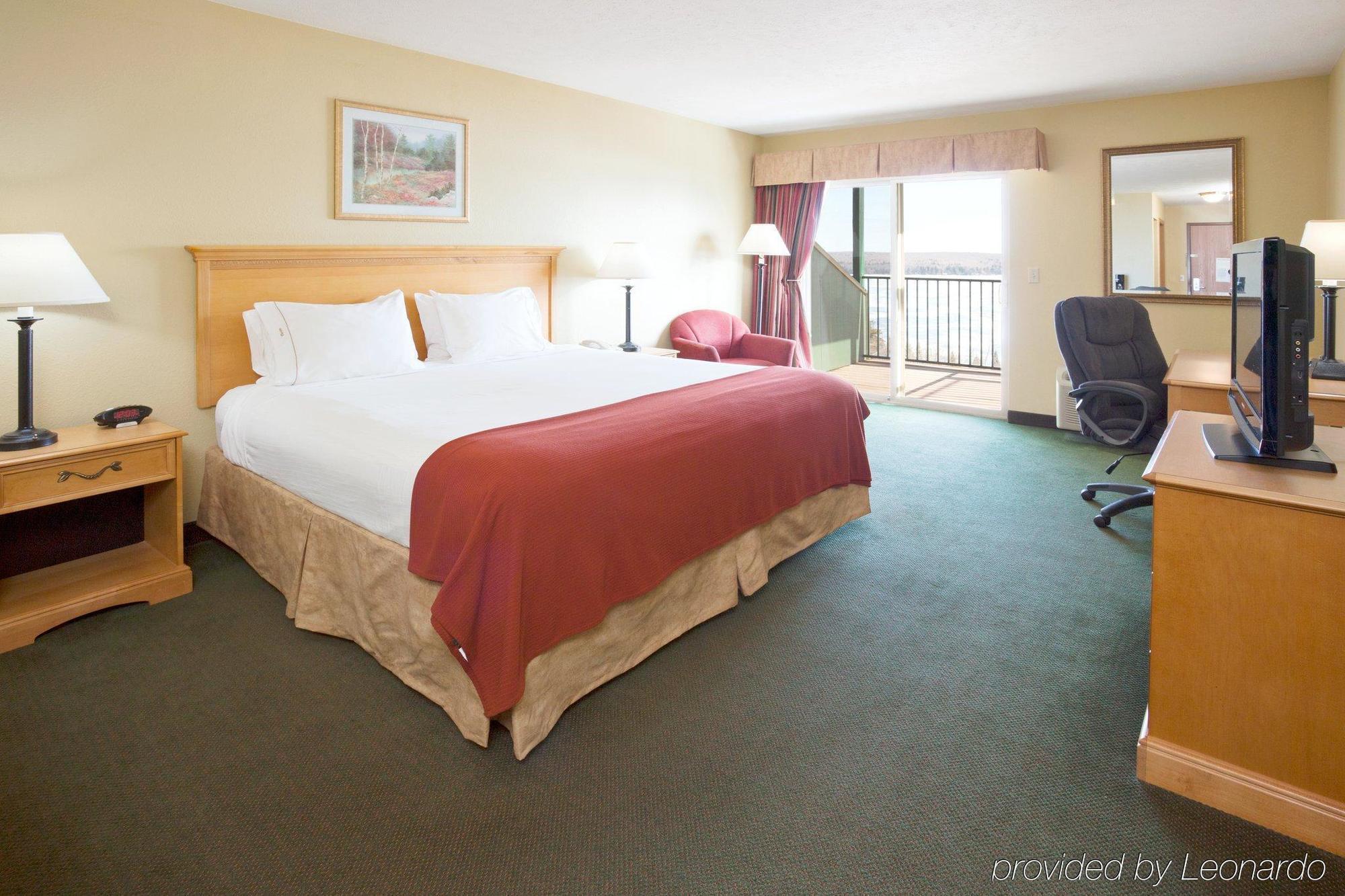 Holiday Inn Express Munising-Lakeview, An Ihg Hotel Номер фото