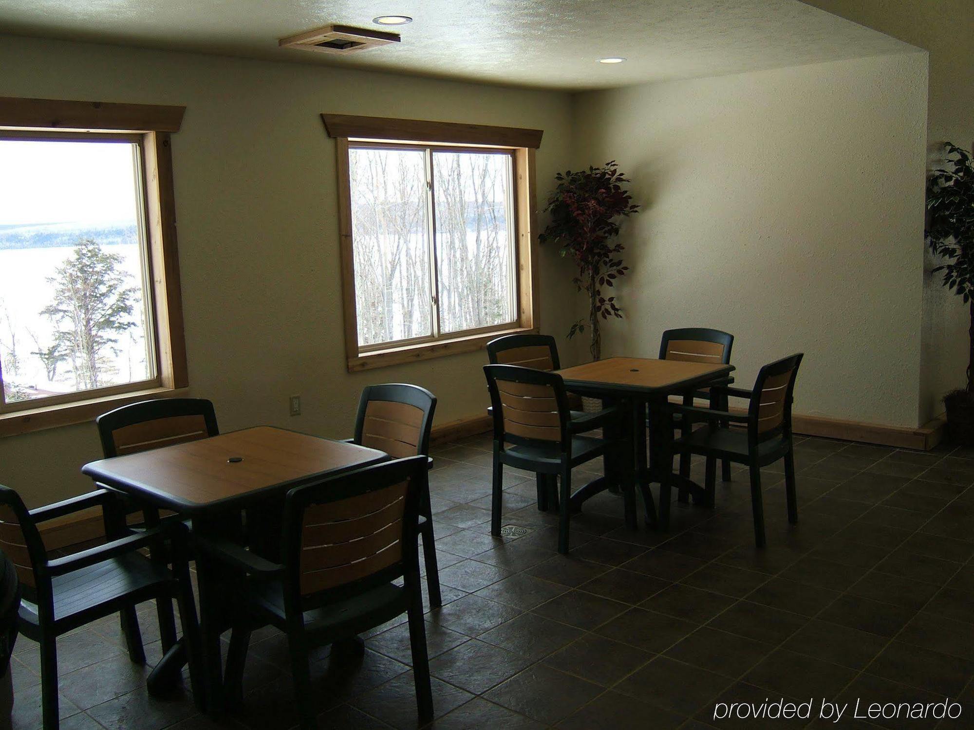 Holiday Inn Express Munising-Lakeview, An Ihg Hotel Ресторан фото