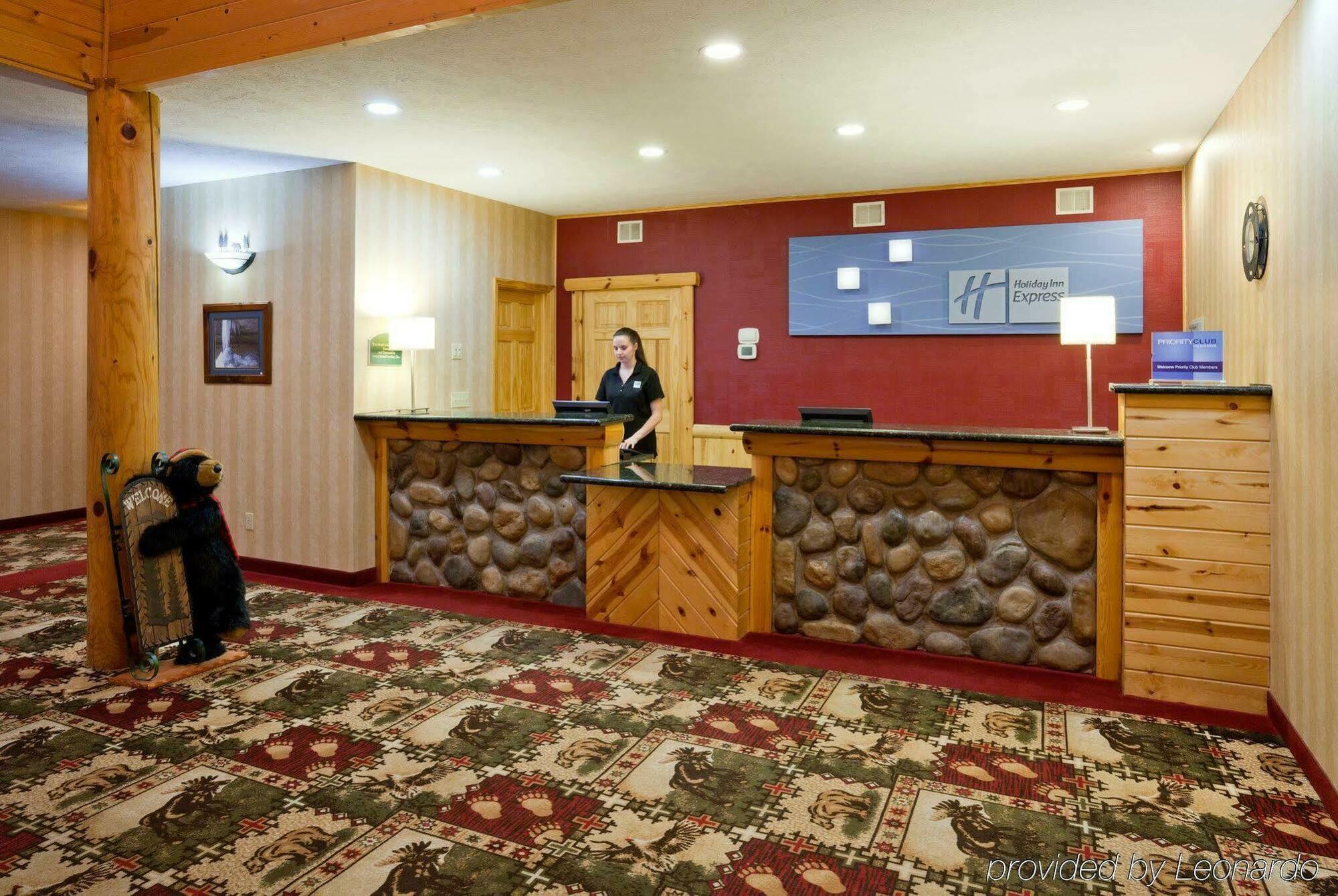Holiday Inn Express Munising-Lakeview, An Ihg Hotel Интерьер фото