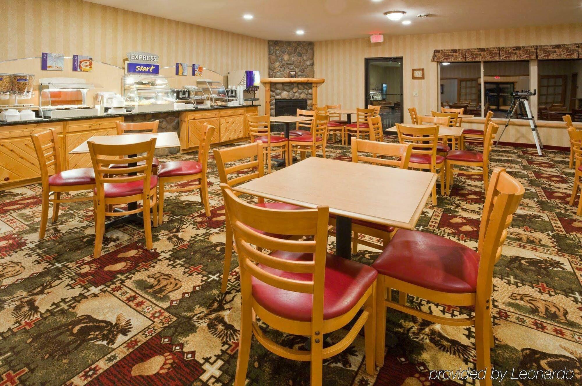 Holiday Inn Express Munising-Lakeview, An Ihg Hotel Ресторан фото